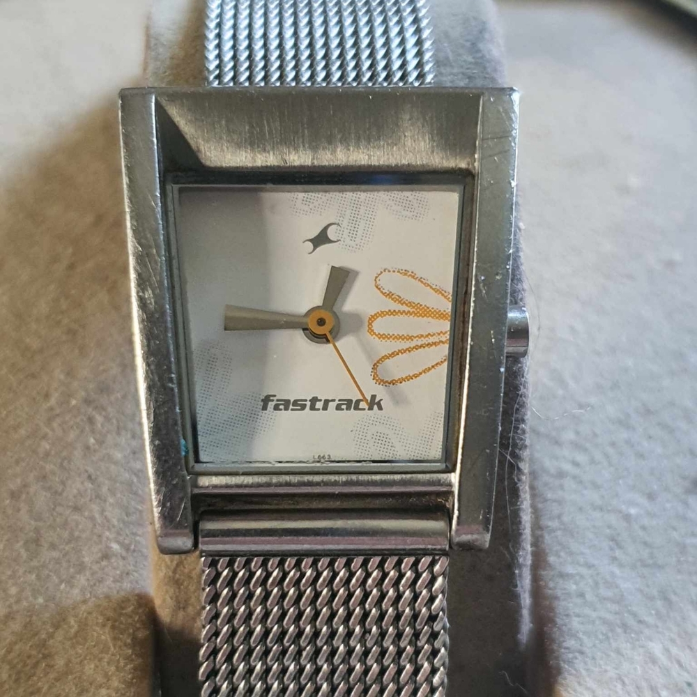 Fastrack #2165SAA Silver/White Stainless Steel Mesh Women's Watch